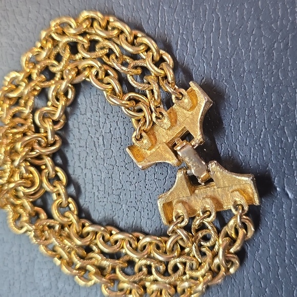 Coro Triple Strand Chain Gold Tone Bracelet 6.75" - Picture 2 of 4